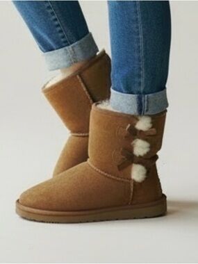 𝅺UGG tan suede leather Koolaburra black flat boots sherpa size 4